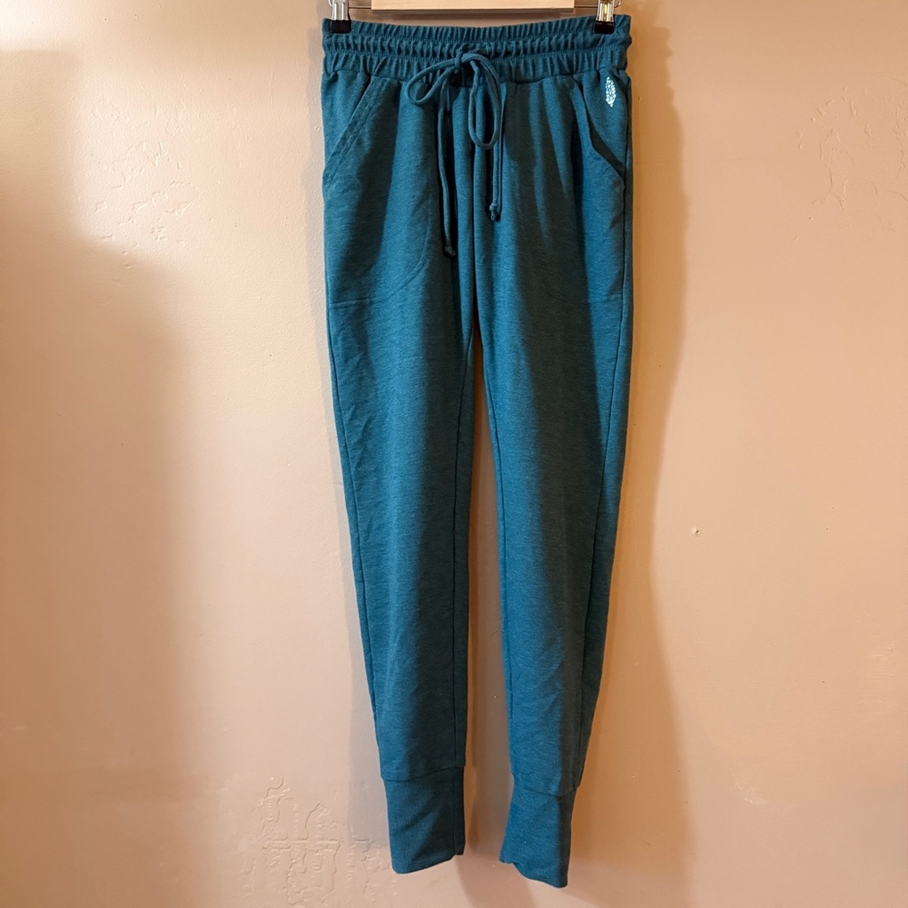 Free People Movement Sunny Skinny Sweatpants in Seeing Stars Size xs Green